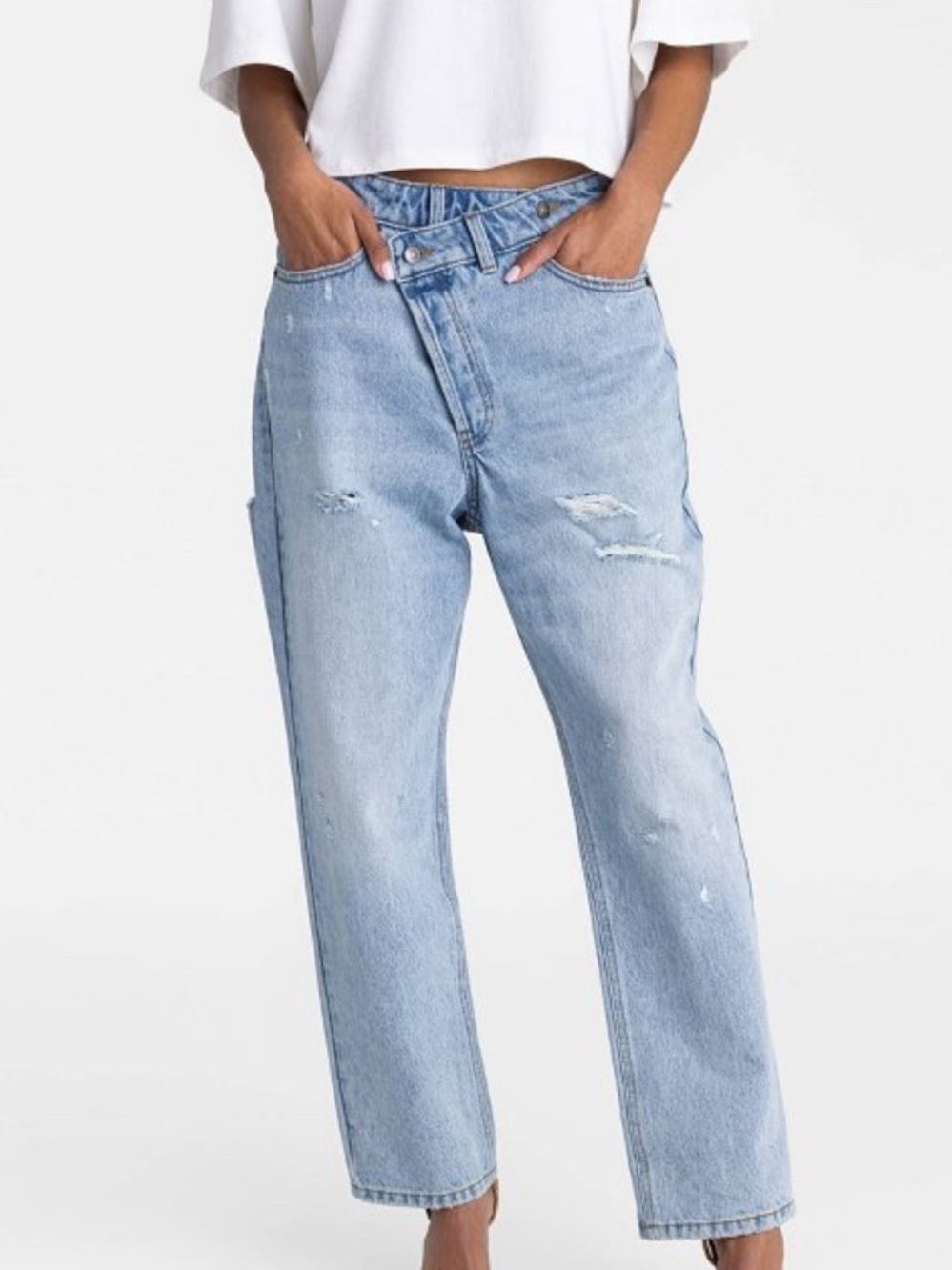 Mid-Rise Tapered Leg 'The Dylan Jean' - Light Wash 10